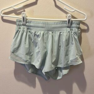 lululemon light green hottie hot 2.5 inch size shorts